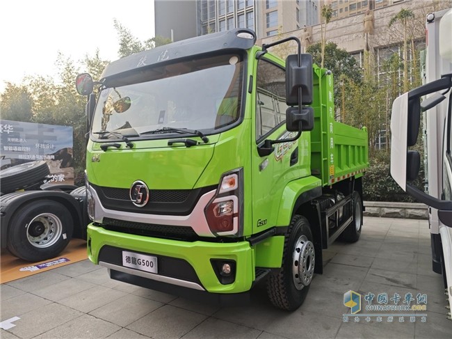 陜汽商用車2025合作伙伴大會多款明星產(chǎn)品亮相  引燃用戶關(guān)注熱潮