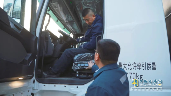 首批交付！徐工純電動(dòng)牽引車開進(jìn)山東聊城