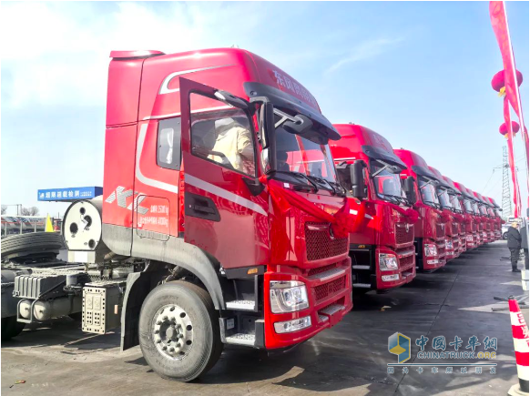 50輛龍擎牽引車交付 山西汾陽(yáng)市場(chǎng)“破冰”告捷