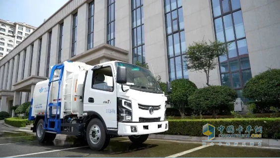 效率高、底盤穩(wěn)，多款尺寸可選，看五征餐廚垃圾車如何實(shí)力圈粉！