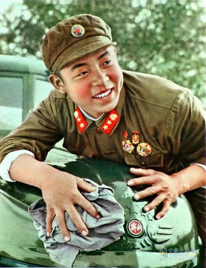 一汽解放與雷鋒生前所在部隊共建共育，致敬雷鋒同志！