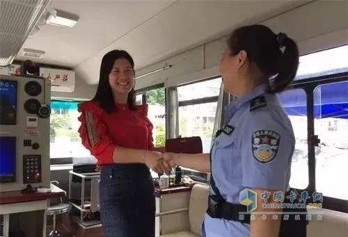 警務前移 觸角前伸—移動警務室以 “警” 護春色，用 “心” 筑平安