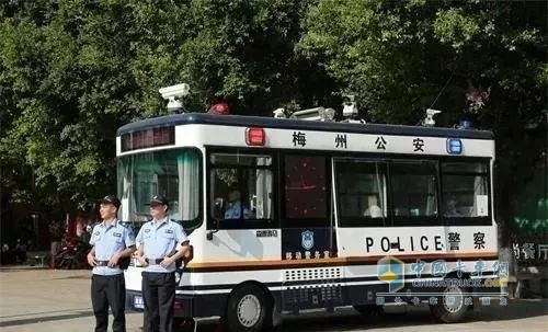 警務前移 觸角前伸—移動警務室以 “警” 護春色，用 “心” 筑平安