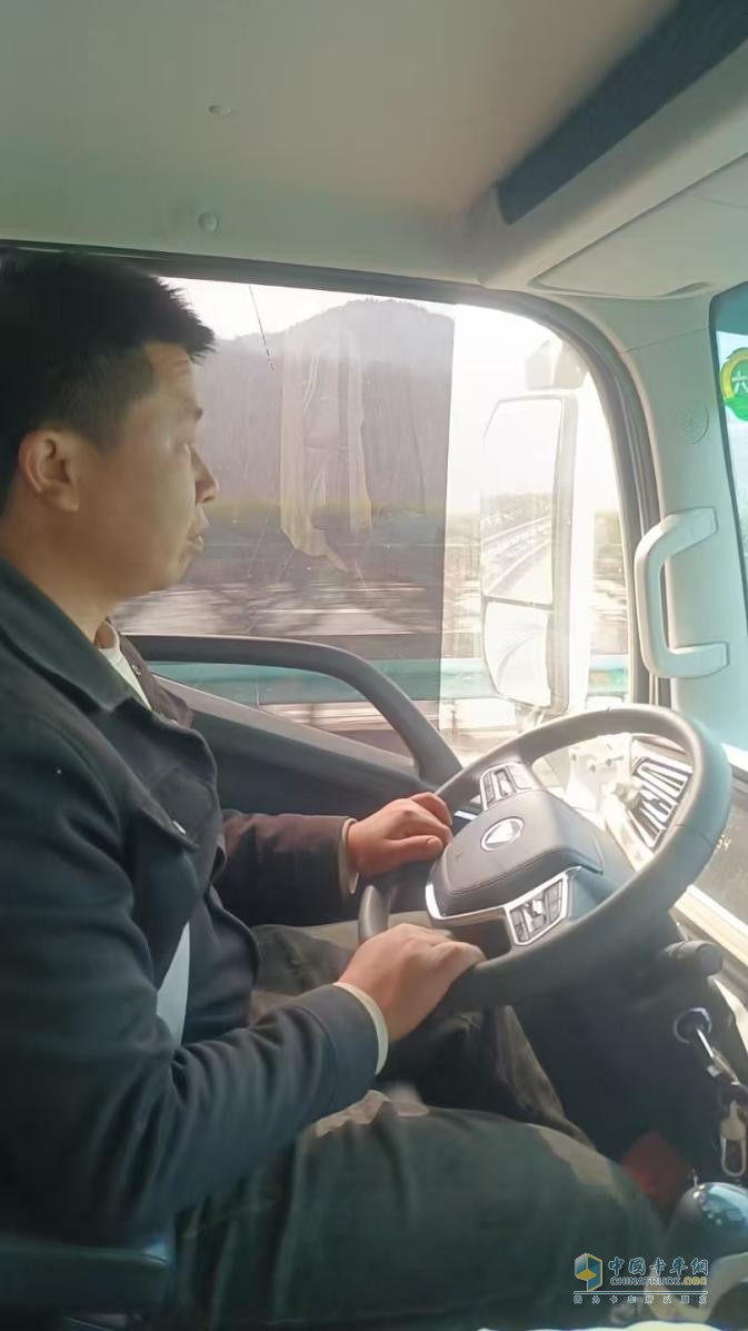 河南卡友張師傅：拉重載綠通，瑞沃TS5超給力