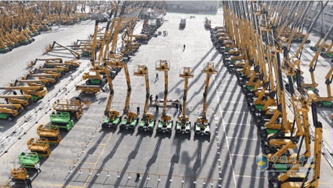 零距離、沉浸式！徐工高空作業(yè)機(jī)械邀客戶體驗(yàn)……