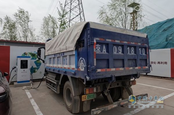 北京建筑垃圾清運(yùn) 瑞沃純電自卸車擔(dān)當(dāng)重任