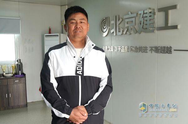 北京建筑垃圾清運(yùn) 瑞沃純電自卸車擔(dān)當(dāng)重任