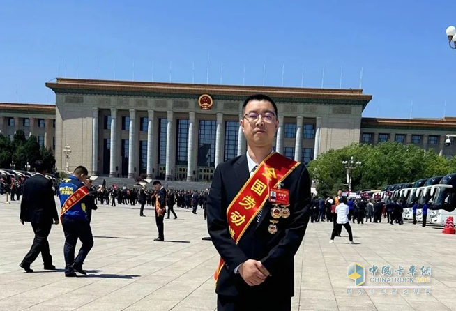 中集車輛旗下駐馬店華駿鑄造公司鐘源同志榮獲“全國勞動(dòng)模范”榮譽(yù)稱號(hào)！