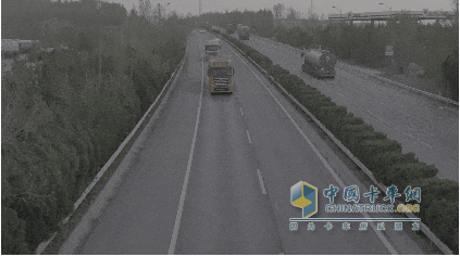 解放卡車：國(guó)車送國(guó)禮，犇！