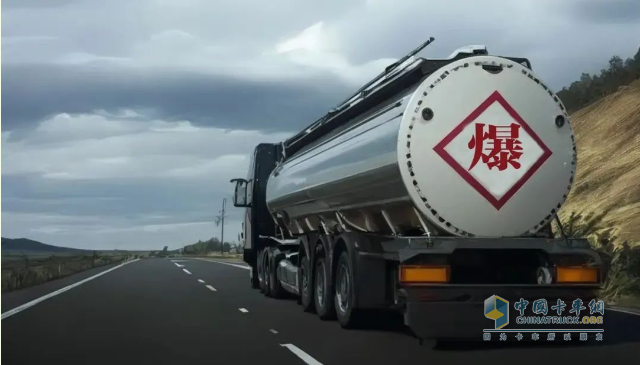 危險(xiǎn)品運(yùn)輸車(chē)，八大安全注意事項(xiàng)！