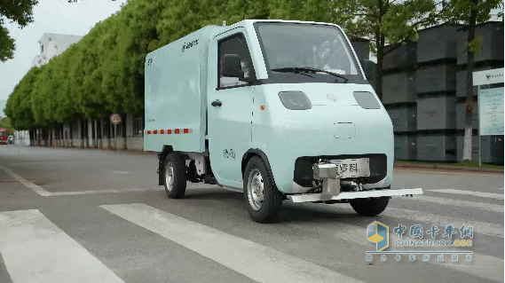 福田普羅科微微卡路面養(yǎng)護(hù)車