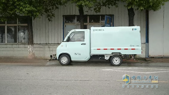 福田普羅科微微卡路面養(yǎng)護(hù)車