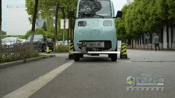 福田普羅科微微卡路面養(yǎng)護(hù)車