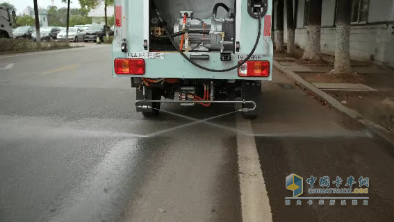 福田普羅科微微卡路面養(yǎng)護(hù)車