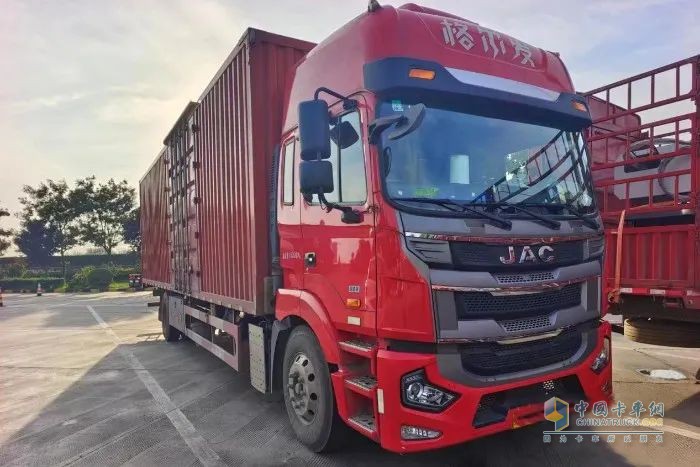 嘎嘎好，江淮格爾發(fā)快遞載貨車幫助東北老鐵生意節(jié)節(jié)高