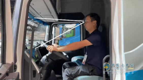 福田普羅科卡車低入口洗掃車耀目登場福田汽車2025年中商務(wù)會(huì)， 以科技重塑環(huán)衛(wèi)新標(biāo)桿