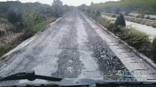 中集車輛“歐冠G”系列鋁合金液罐車，解決運(yùn)輸甲醇汽柴油的“老三難”