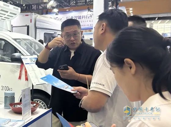 冷鏈運(yùn)輸看這里！五菱冷藏車廣州展實(shí)力圈粉海內(nèi)外客戶