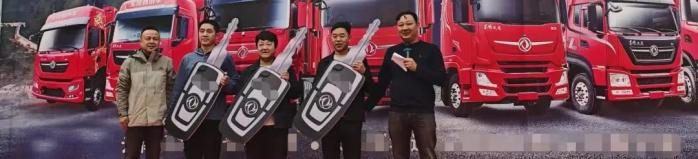 30臺(tái)龍擎520鋁粉運(yùn)輸牽引車(chē)交付！文山客戶為何選擇龍擎？