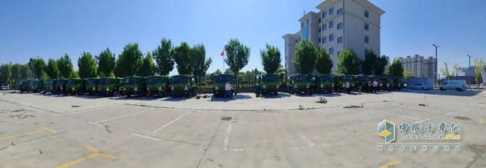 宇通新能源環(huán)衛(wèi)車(chē)交付周口，助力打造城鄉(xiāng)垃圾收運(yùn)新標(biāo)桿！