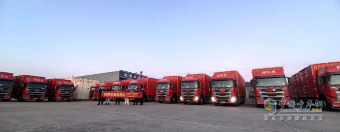 江淮重卡批量交車助力物流企業(yè)“開門紅”！