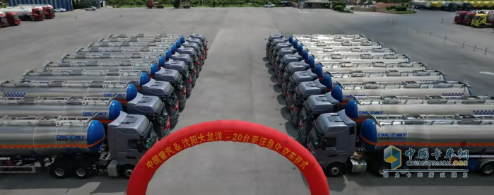 火爆交車(chē) 實(shí)力霸榜！豪沃重卡交付盛況閃耀今夏