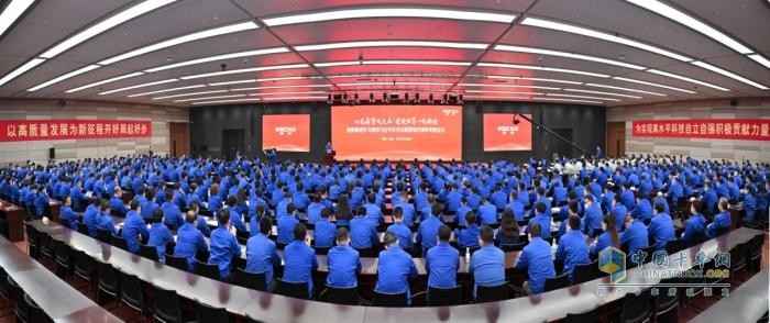 2023年3月8日，是習(xí)近平總書(shū)記對(duì)濰柴集團(tuán)發(fā)展作出重要指示五周年，當(dāng)天上午9點(diǎn)，濰柴集團(tuán)召開(kāi)“心無(wú)旁騖攻主業(yè)建設(shè)世界一流強(qiáng)企”千人專(zhuān)題會(huì)議，重溫總書(shū)記重要指示，號(hào)召全體員工牢記囑托，堅(jiān)定不移沿著總書(shū)記指引的道路前行，奮力書(shū)寫(xiě)更加亮麗的“新答卷”。