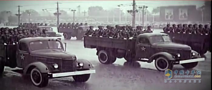 解放軍車，在天安門廣場成功受閱！