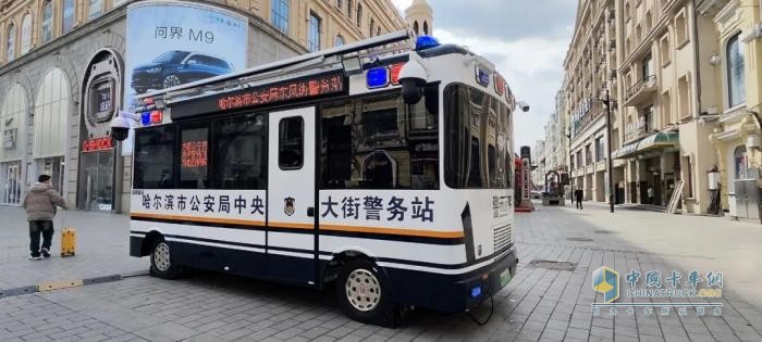 警務前移 觸角前伸—移動警務室以 “警” 護春色，用 “心” 筑平安