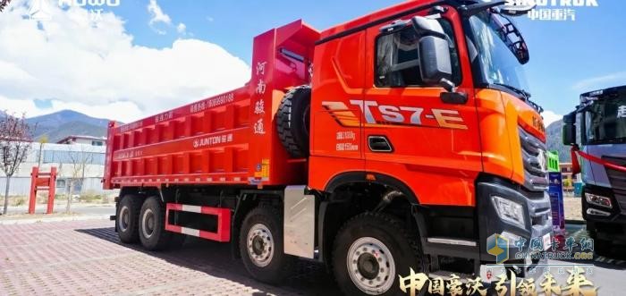 工程王者，煥新升級(jí)！中國(guó)重汽全新一代TS7自卸車閃耀西藏之巔