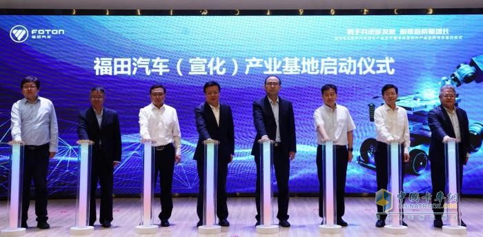 福田汽車與已經(jīng)合作了二十年的“老朋友”張家口宣化區(qū)開啟新合作，這本質(zhì)上是福田汽車對(duì)“京津冀協(xié)同發(fā)展”戰(zhàn)略的又一次充分實(shí)踐。
