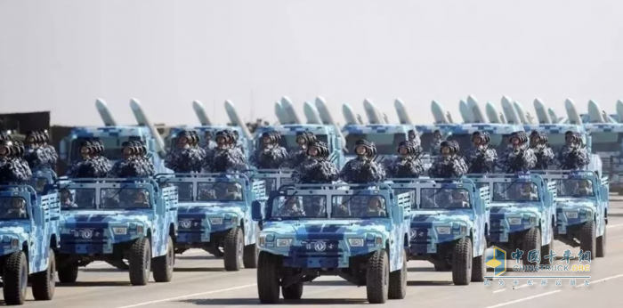 鐵甲榮光！115輛東風(fēng)軍車天安門廣場成功受閱！