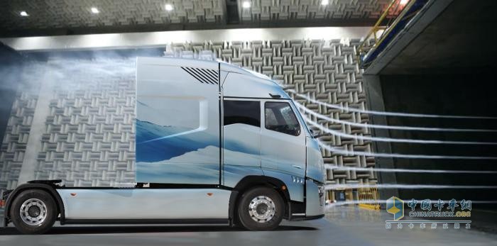 極致風阻 零碳啟航-中國重汽黃河氫內(nèi)燃機牽引列車于2024漢諾威車展震撼登場