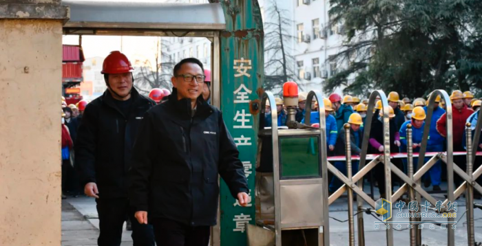 安全第一課！梁山中集東岳車輛有限公司2025年開(kāi)工第一天，安全先行！
