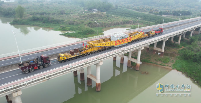 總牽引質(zhì)量500噸！ 新款奔馳Arocs SLT福廈“北電南送”工程大件首運