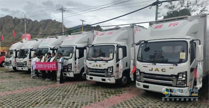 江淮1卡全國(guó)交車(chē)“熱力答卷”：全場(chǎng)景精準(zhǔn)破局，“卡”動(dòng)各地發(fā)展加速度