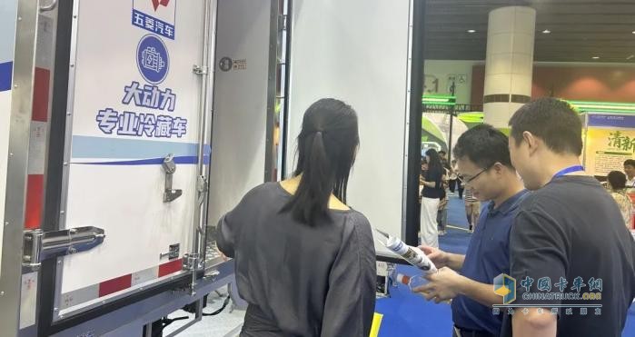 冷鏈運(yùn)輸看這里！五菱冷藏車廣州展實(shí)力圈粉海內(nèi)外客戶