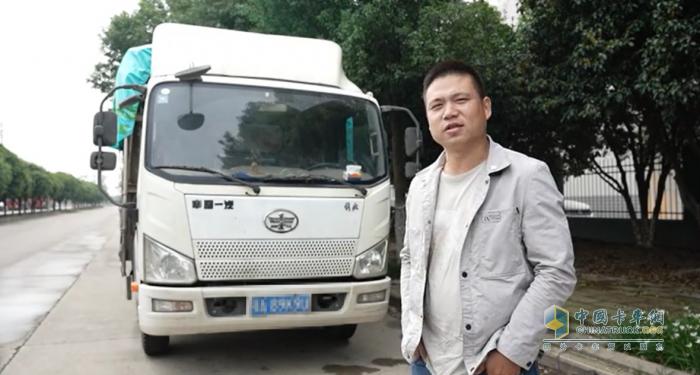 一年油費能省8千！鄧大慶：買車我就認準(zhǔn)解放輕卡