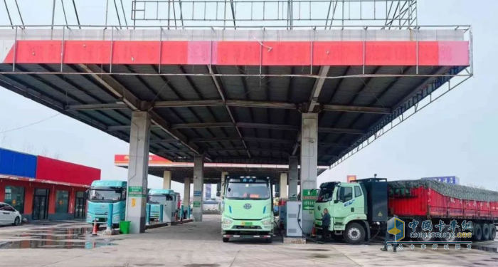 全國(guó)首條800公里電動(dòng)重卡跨省干線充電網(wǎng)貫通！開啟零碳物流新時(shí)代