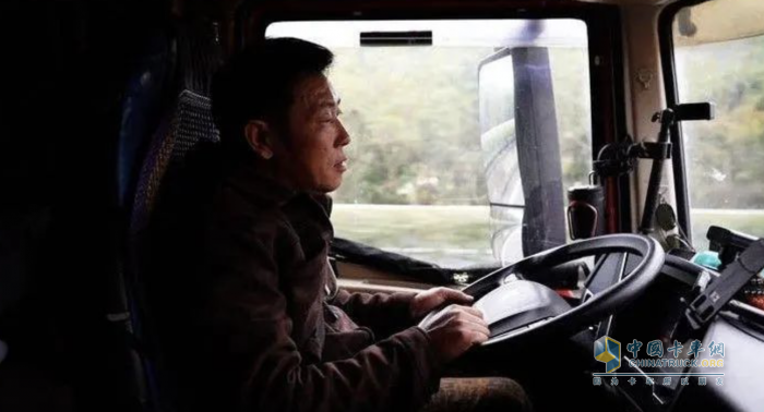 最美卡車司機李學飛：有生之年最后開的車，還會選擇聯合重卡