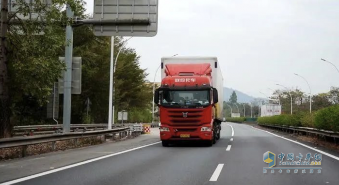 最美卡車司機李學飛：有生之年最后開的車，還會選擇聯合重卡