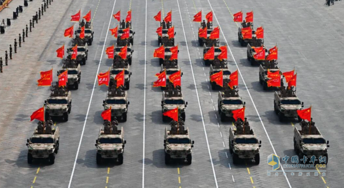 鐵甲榮光！115輛東風(fēng)軍車天安門廣場成功受閱！