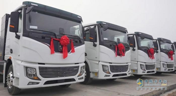 超百臺(tái)牽引車(chē)交付！徐工新能源助力湖南常德煥新啟程