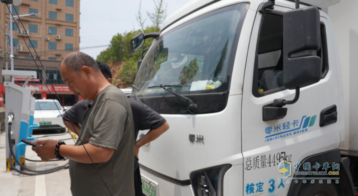 冰河凍氣，極速領(lǐng)鮮：溫向東與零米輕卡冰河冷藏車的突圍路