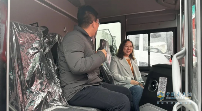 亮相申城！宇通新能源環(huán)衛(wèi)車批量交付上海