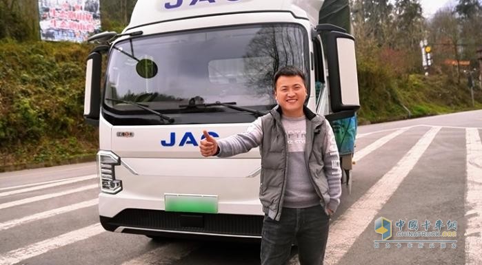 馳騁貨運之路 江淮新能源輕卡ES9可靠相伴