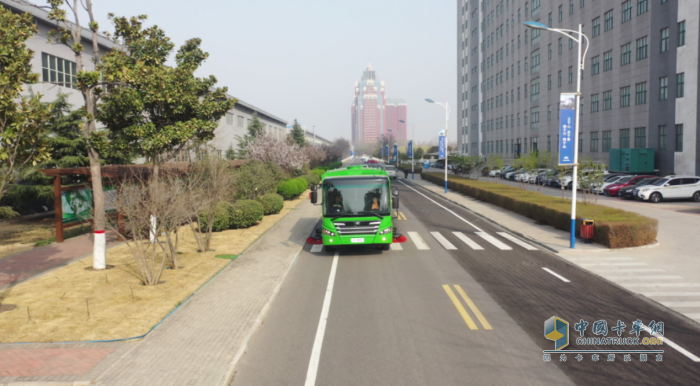 高效作業(yè)，安全護(hù)航！宇通環(huán)衛(wèi)快速路洗掃車引領(lǐng)行業(yè)加速跑！