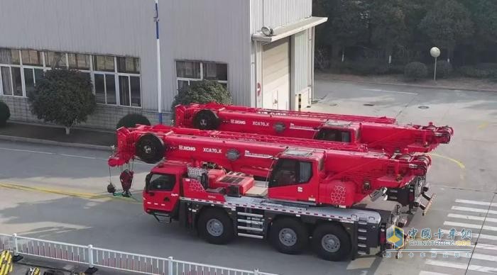 “紅”運當頭！徐工起重機啟航海外，高端市場再攀高峰！