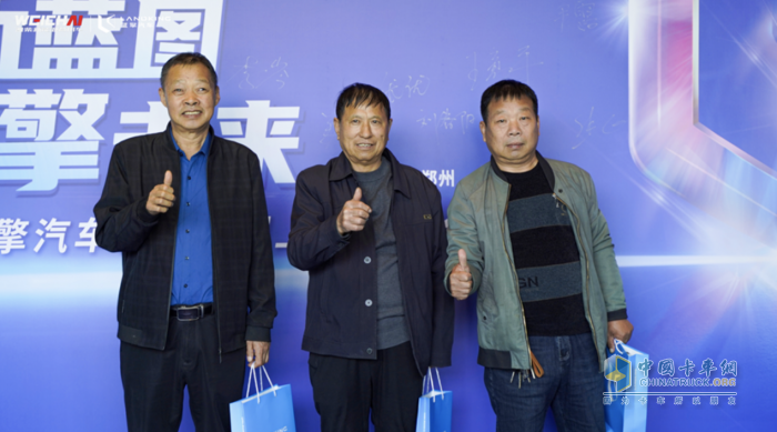 引領(lǐng)變革，見(jiàn)證信賴，濰柴新能源藍(lán)擎汽車新品全國(guó)上市體驗(yàn)之旅走進(jìn)鄭州