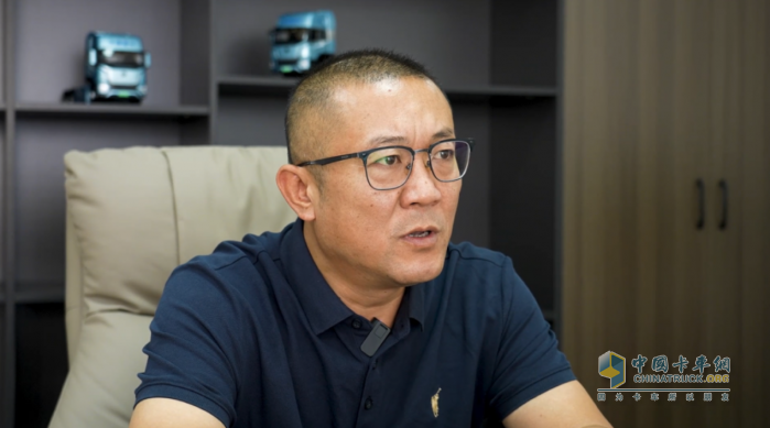 宇通重卡在全國(guó)首條長(zhǎng)距離電動(dòng)重卡線路成功運(yùn)營(yíng)！